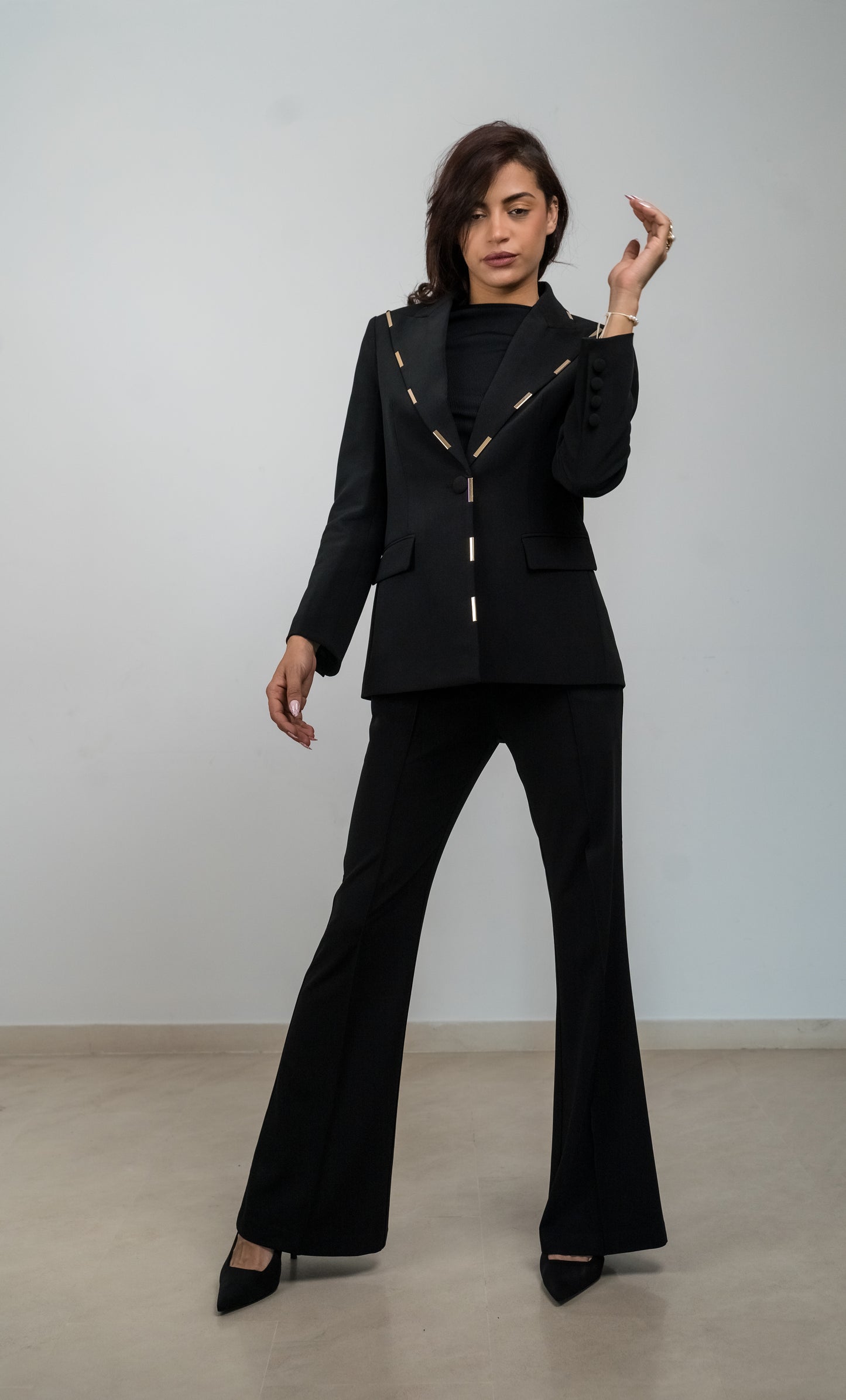 Women's Elegant 2 Piece Suit - Single Button Notched Blazer and Flared Trousers